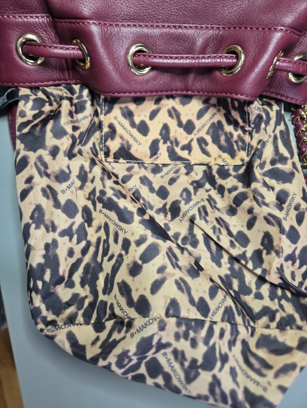 B. Makowsky Bordeaux Quilted Glove Leathe Bucket Bag - Gold Hardware - Picture 4 of 7